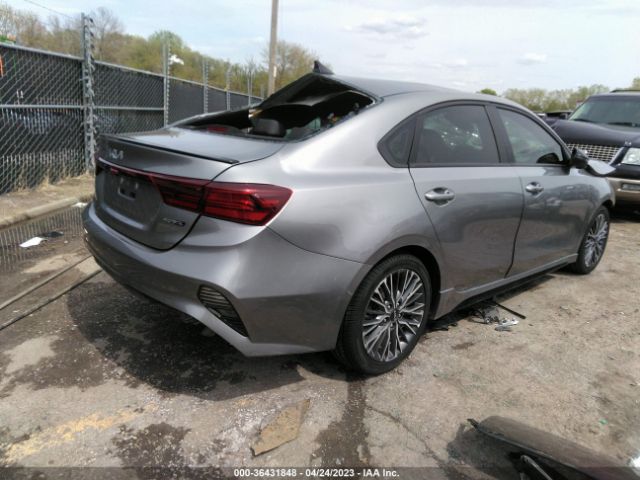 3KPF54AD8NE439062 KIA Forte Gt-line