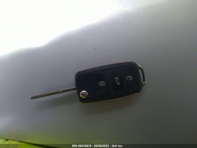WVGAV3AX0EW102854 Volkswagen Tiguan R-line