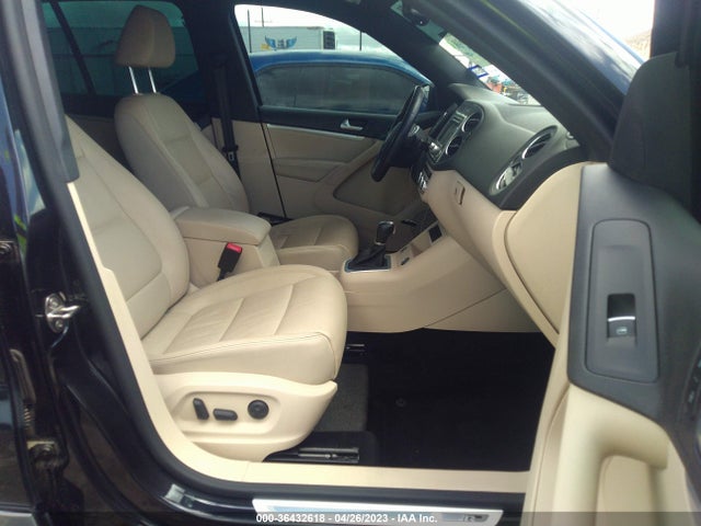 WVGAV3AX0EW102854 Volkswagen Tiguan R-line
