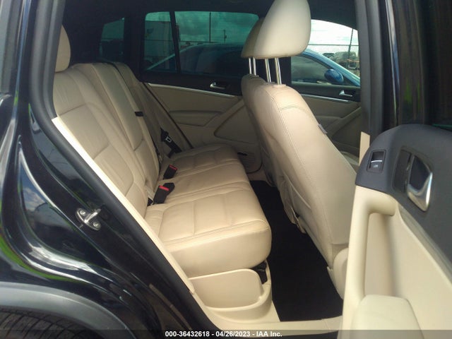 WVGAV3AX0EW102854 Volkswagen Tiguan R-line
