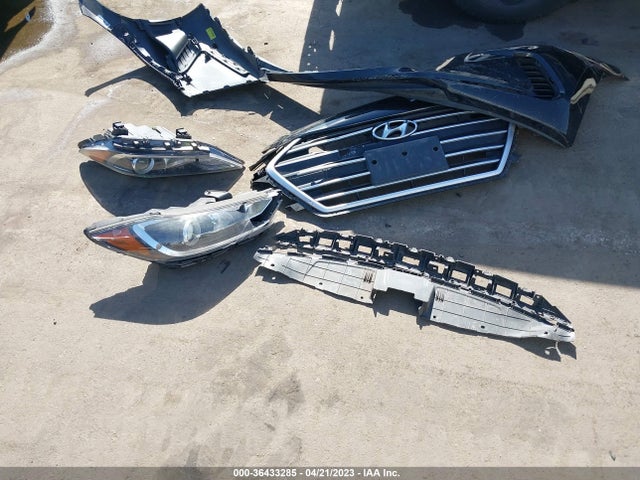 Hyundai ELANTRA SE 2018 5NPD74LF2JH217557 Image 4