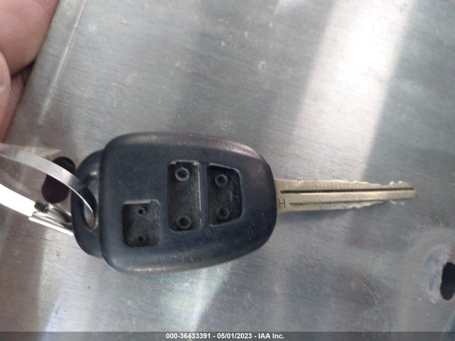 Toyota RAV4 LE 2014 2T3ZFREV3EW110266 Image 3