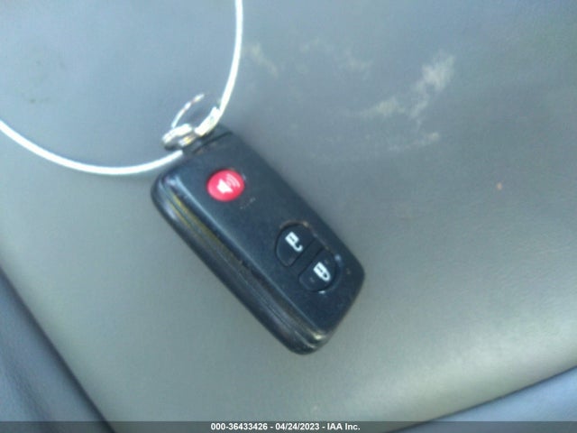 Toyota Prius V Two/three/five 2014 JTDZN3EU1E3332525 Image 3