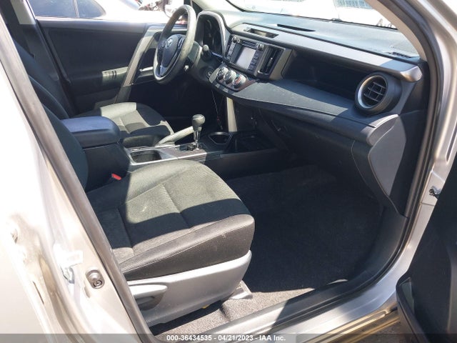 Toyota RAV4 LE 2018 JTMZFREV3JJ175949 Image 7