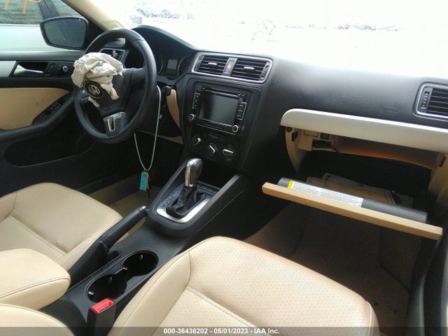 2013 VOLKSWAGEN JETTA SEDAN SE W/CONVENIENCE/SUNROOF VIN: 3VWDX7AJ3DM399869