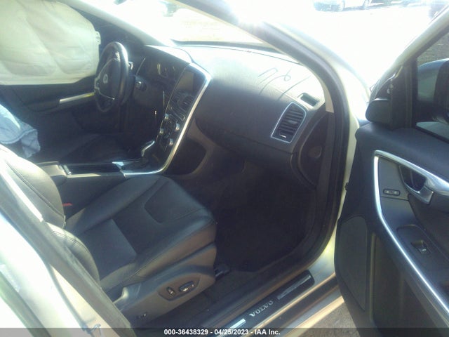 2016 VOLVO XC60 T5 PREMIER VIN: YV4612RK2G2791909