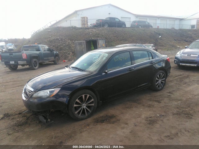 1C3CCBBG2EN132105 Chrysler 200 Touring
