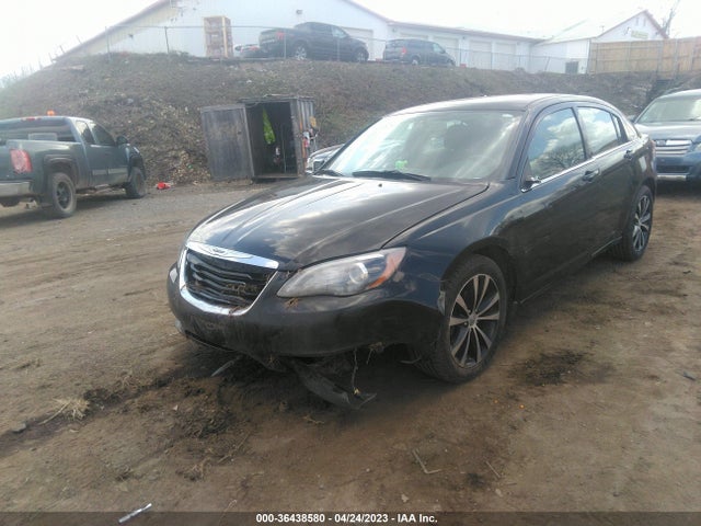 1C3CCBBG2EN132105 Chrysler 200 Touring