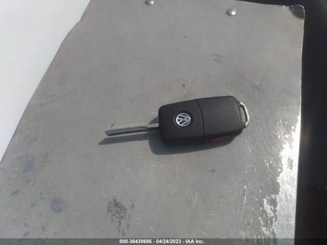 1VWBA7A37JC013672 Volkswagen Passat 2.0t Se