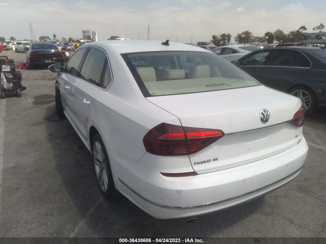 1VWBA7A37JC013672 Volkswagen Passat 2.0t Se