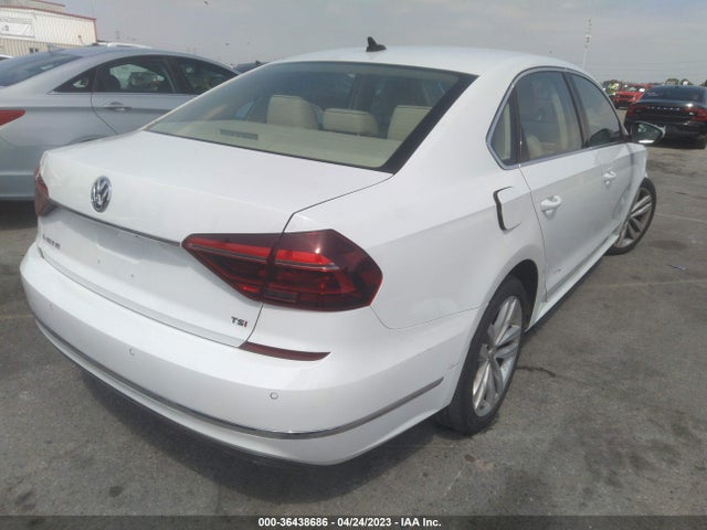 1VWBA7A37JC013672 Volkswagen Passat 2.0t Se