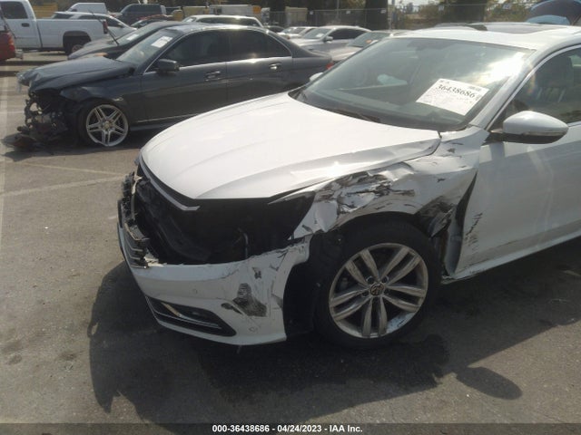 1VWBA7A37JC013672 Volkswagen Passat 2.0t Se