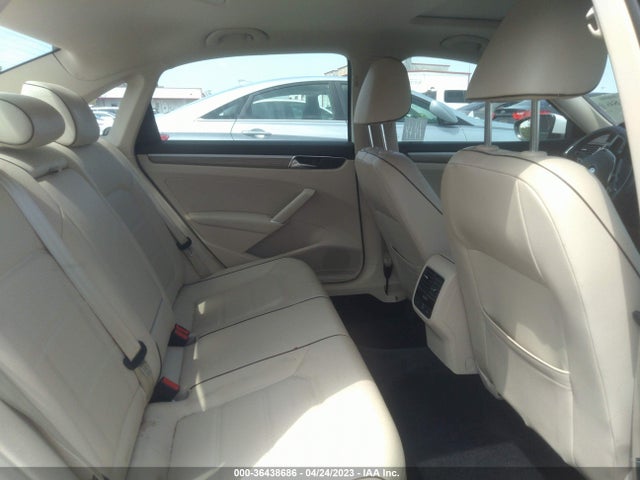 1VWBA7A37JC013672 Volkswagen Passat 2.0t Se