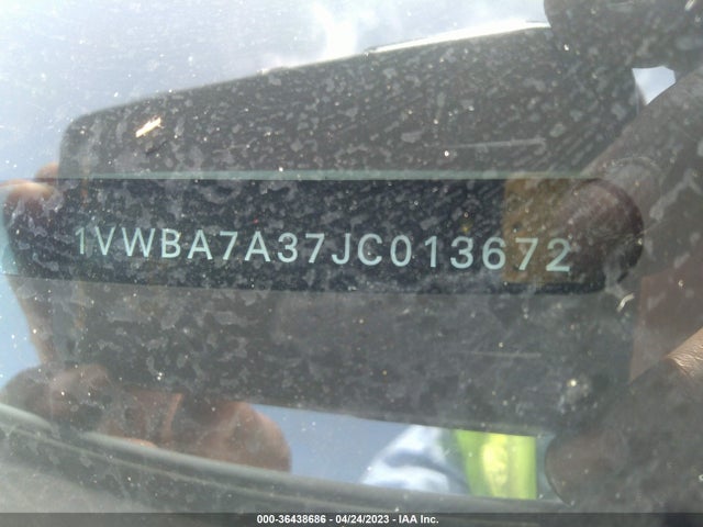 1VWBA7A37JC013672 Volkswagen Passat 2.0t Se