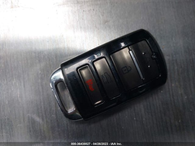 KNALC4J17H5061019 KIA Cadenza Premium