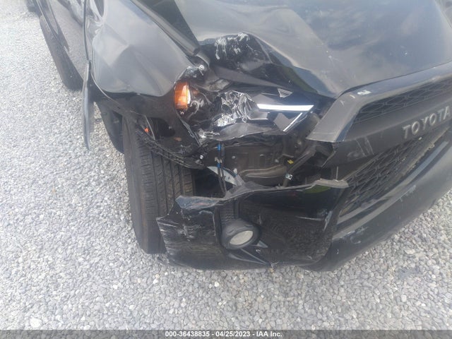 Toyota 4RUNNER SR5 2018 JTEBU5JR5J5564167 Image 4