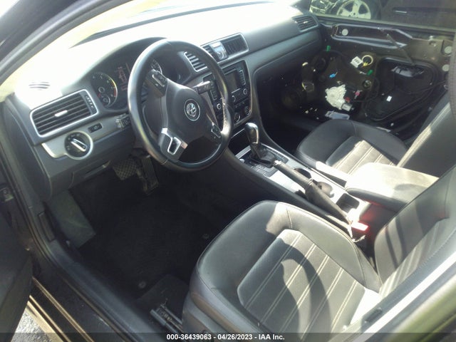 1VWBS7A32FC017911 Volkswagen Passat 1.8t Se W/sunroof & Nav