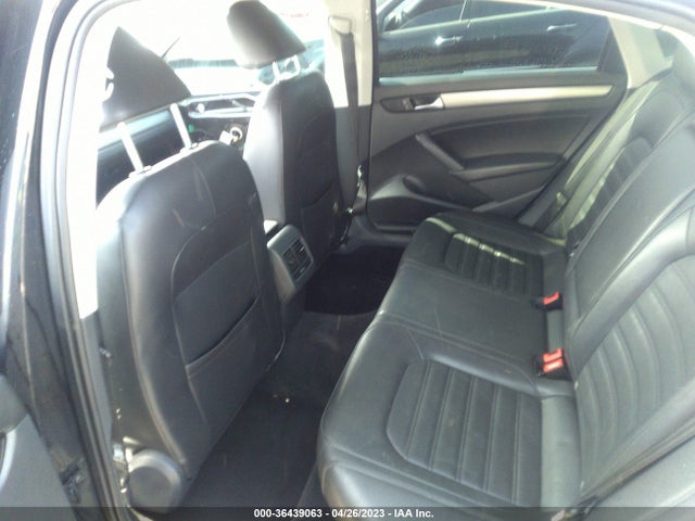 1VWBS7A32FC017911 Volkswagen Passat 1.8t Se W/sunroof & Nav