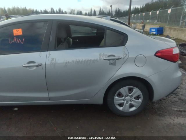 KNAFX4A65G5498125 KIA FORTE LX
