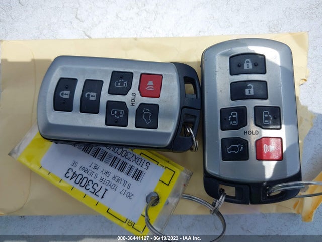 Toyota SIENNA SE 2017 5TDXZ3DC0HS806844 Image 3