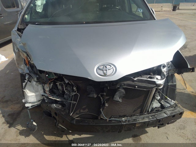 Toyota SIENNA SE 2017 5TDXZ3DC0HS806844 Image 8