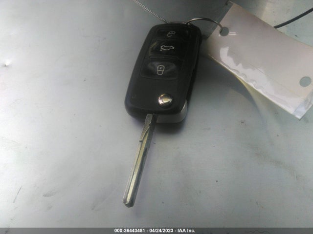 1VWAT7A39FC004808 Volkswagen Passat 1.8t S