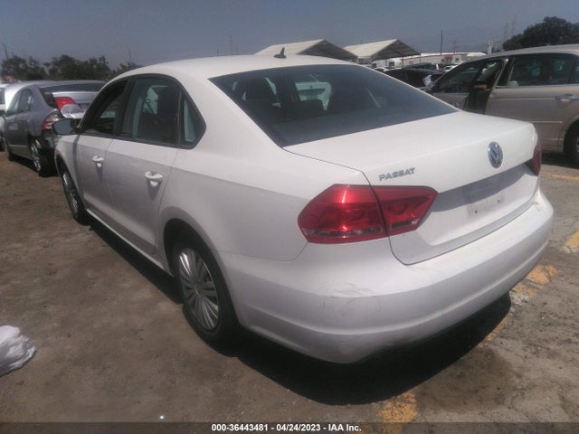 1VWAT7A39FC004808 Volkswagen Passat 1.8t S