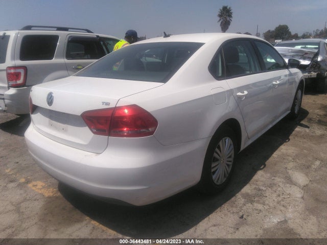 1VWAT7A39FC004808 Volkswagen Passat 1.8t S