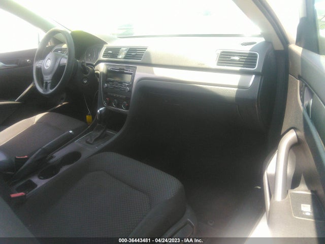 1VWAT7A39FC004808 Volkswagen Passat 1.8t S