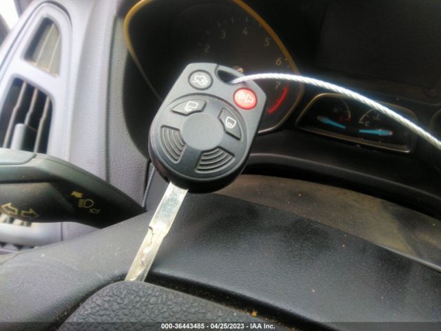 1FADP3K23FL334002 Ford FOCUS SE