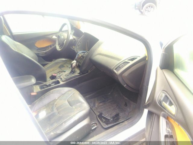 1FADP3K23FL334002 Ford FOCUS SE