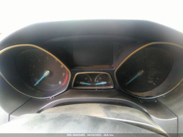 1FADP3K23FL334002 Ford FOCUS SE