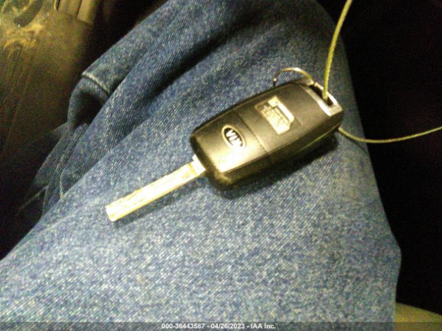 KNAGM4A70F5600998 KIA Optima Lx
