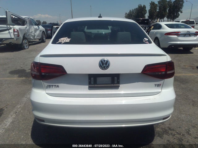 3VWD17AJ5GM225940 Volkswagen Jetta Sedan 1.8t Sport