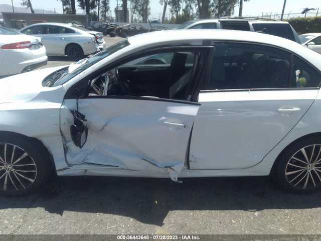 3VWD17AJ5GM225940 Volkswagen Jetta Sedan 1.8t Sport
