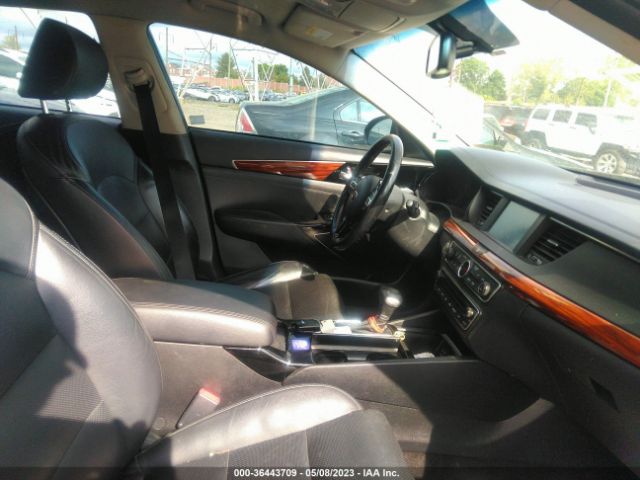 KNALB4J15H5039586 KIA Cadenza Premium