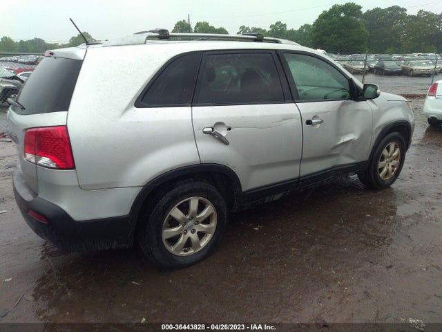 2013 KIA SORENTO LX VIN: 5XYKT3A63DG352669
