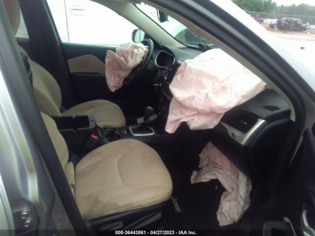 1C4PJLCB8GW369920 Jeep Cherokee Latitude