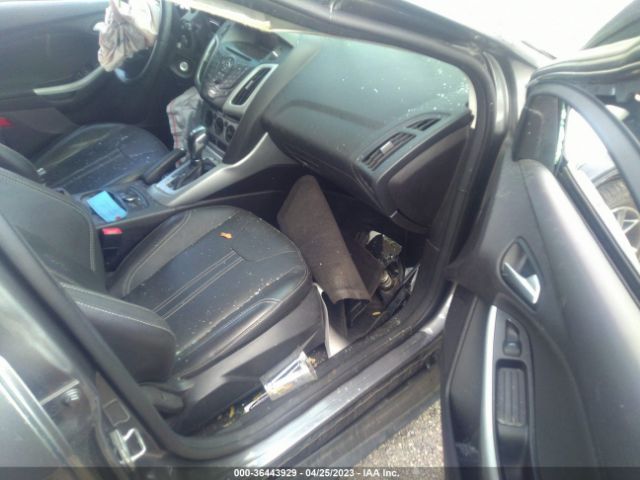 1FADP3K2XEL212977 Ford FOCUS SE