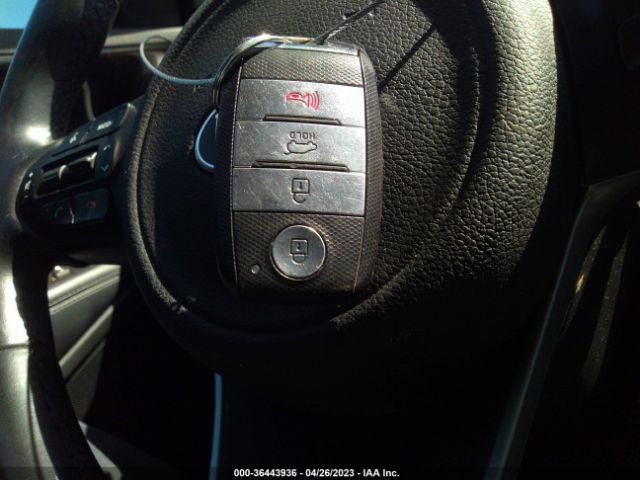 5XYPG4A36HG285688 KIA SORENTO LX