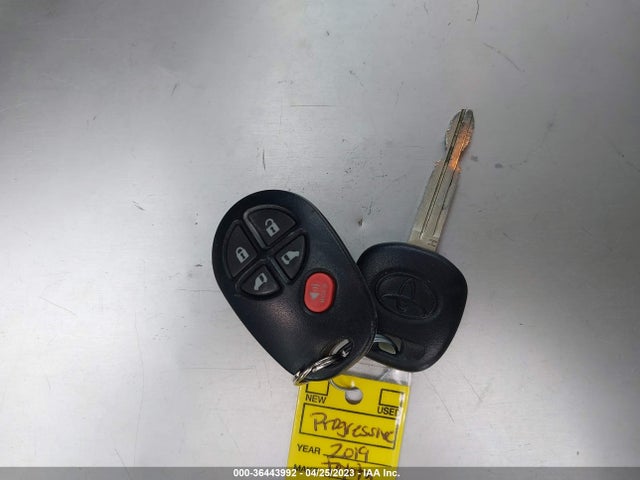 Toyota SIENNA LE 2019 5TDKZ3DC6KS009385 Image 3