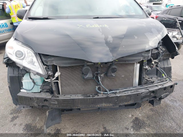 Toyota SIENNA LE 2019 5TDKZ3DC6KS009385 Image 8