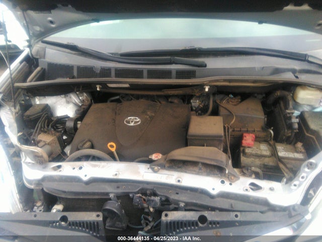 Toyota SIENNA LE 2018 5TDKZ3DC2JS940528 Image 11