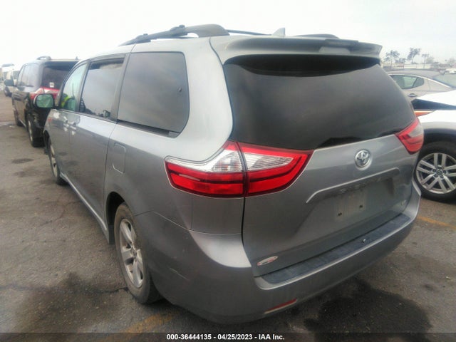 Toyota SIENNA LE 2018 5TDKZ3DC2JS940528 Image 4