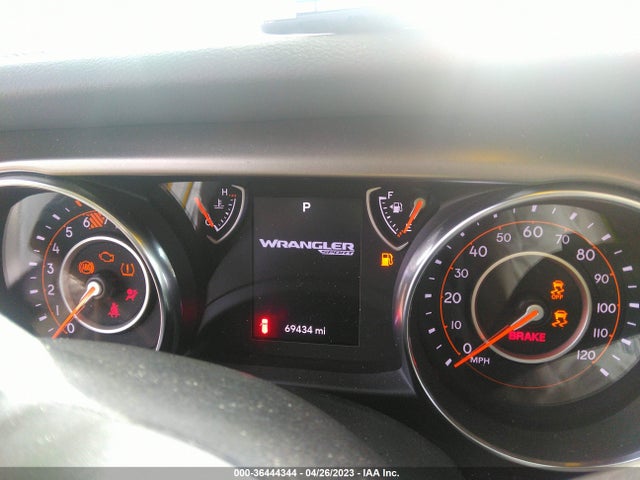 1C4HJXDN2JW300488 Jeep Wrangler Unlimited Sport
