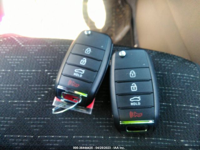 3KPA25AD5LE308001 KIA Rio 5-door S