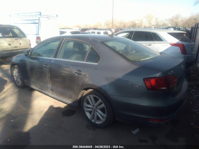3VW4T7AJ9EM232252 Volkswagen Jetta Sedan Gli