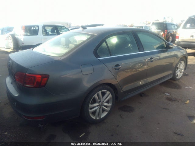 3VW4T7AJ9EM232252 Volkswagen Jetta Sedan Gli