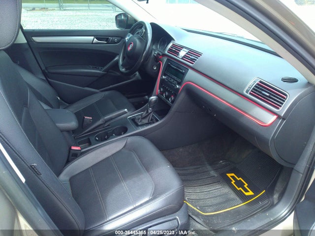 1VWAT7A35FC063340 Volkswagen Passat 1.8t Wolfsburg Ed