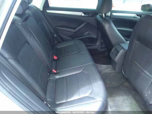 1VWAT7A35FC063340 Volkswagen Passat 1.8t Wolfsburg Ed
